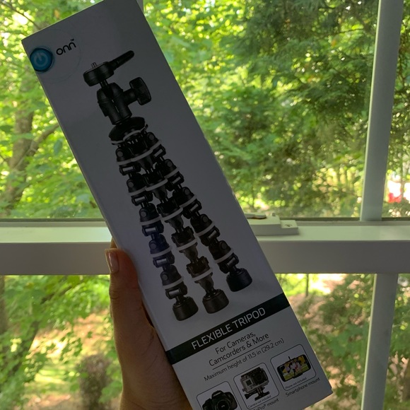 ONN Flexible Tripod - Picture 2 of 5